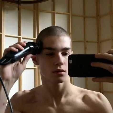 Buzz Cut Boys, Bald Boy, Catty Noir, Russian Men, Shaved Head, Buzz Cut, Delaware, Mens Hairstyles, Aesthetic Pictures