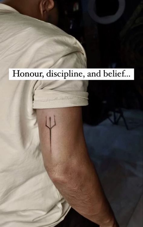 Tattoo Designs Wrist For Men, Tattoo Designs Men Aesthetic, Shiva Aesthetic Tattoo, Shiva Back Tattoo Men, Shiva Tatoos Men, Sanatan Tattoo Ideas, Shiva Tattoo Design For Men Hand, Tattoo Designs Men Small Simple, Trishul Back Tattoo