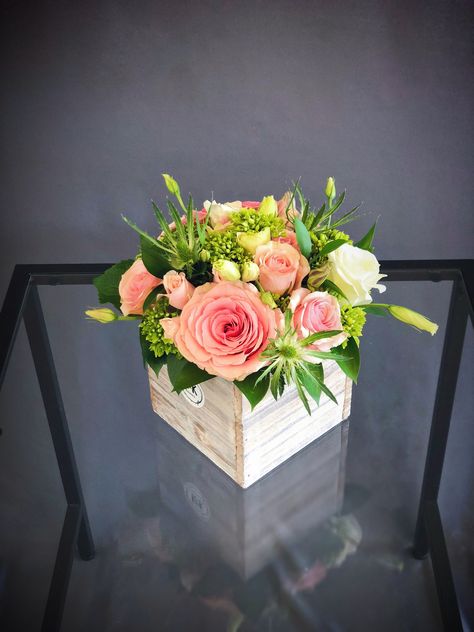 Wood Flower Box, Box Arrangement, Wedding Flowers Hydrangea, Small Flower Arrangements, Spring Flower Arrangements, Flower Arrangements Simple, Pink Wedding Flowers, Paper Flower Bouquet, Flower Arrangements Diy