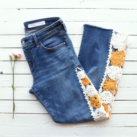 Thanks to Shelter for making this photo available on @unsplash 🎁 Sunflower Festival, Old Tee Shirts, Crochet Pants, Pink Faux Fur, Upcycled Fashion, Old Jeans, Sustainable Clothing, Handmade Clothes, Upcycle Clothes