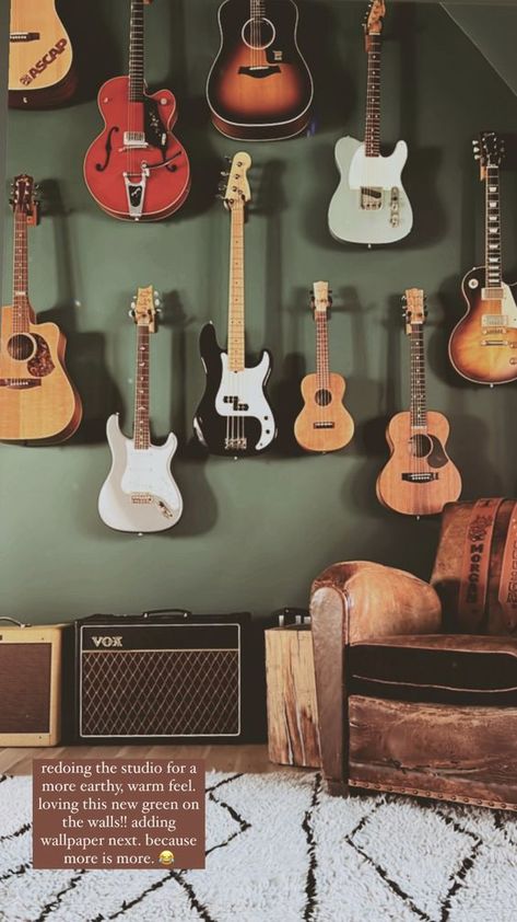 guitar room Office With Guitars, Guitar Wall Aesthetic, Guitar Feature Wall, Man Cave Music Room Ideas, Guitar Room Man Cave, Guitar Room Aesthetic, Guitar Room Ideas, Basement Music Room, Guitar Display Wall