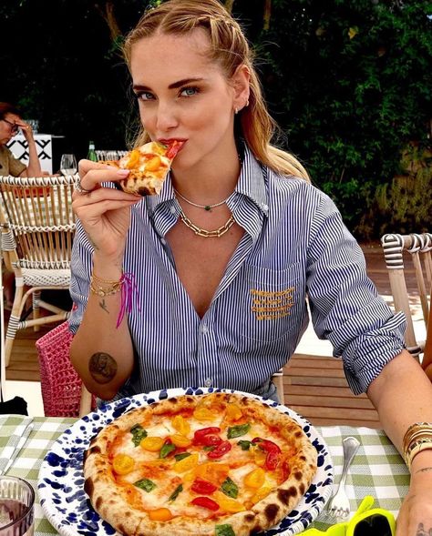 Chiara Ferragni Style, Preppy Women, The Blonde Salad, Do It Better, Pizza Lovers, Pizza Pasta, Resort Style, Hawaiian Pizza, Pepperoni Pizza