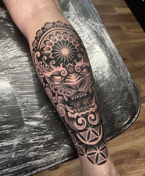 Rio Tattoo, Tato Mandala, Mandala Tattoo Men, Geometric Tattoo Sleeve Designs, Mangas Tattoo, Mandala Hand Tattoos, Small Chest Tattoos, Lion Tattoo Sleeves, Full Leg Tattoos