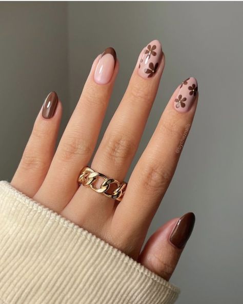 Fall Almond Nails, Kutek Disney, Unghie Sfumate, Brown Nails Design, Simple Fall Nails, Fall Manicure, Fall Nail Trends, Fall Gel Nails, Cute Nails For Fall