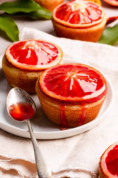 Celebrate citrus season with these beautiful blood orange and semolina cakes from Anna Banana. These light and moist cakes are not only look super pretty, they also taste incredible! Mixture of semolina and ground almonds gives them super soft, airy and moist texture, and they are topped with juicy blood oranges drizzled with sweet, zesty blood orange syrup. #bloodorangecakes #dessert Blood Orange Dessert Recipes, Orange Syrup Cake, Lime Tartlets, Orange Recipes Dessert, Valyrian Steel, Autumn Desserts, Citrus Desserts, Semolina Cake, Orange Syrup