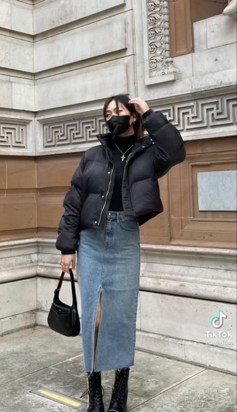 Puffer And Skirt Outfit, Puffer Jacket With Skirt Outfit, Osaka Outfit Autumn, Skirt With Puffer Jacket, Jean Maxi Skirt Outfit Winter, Winter Outfits Korean Skirt, Winter In Seoul Outfit, Korea March Outfit, Japan Cold Weather Outfit