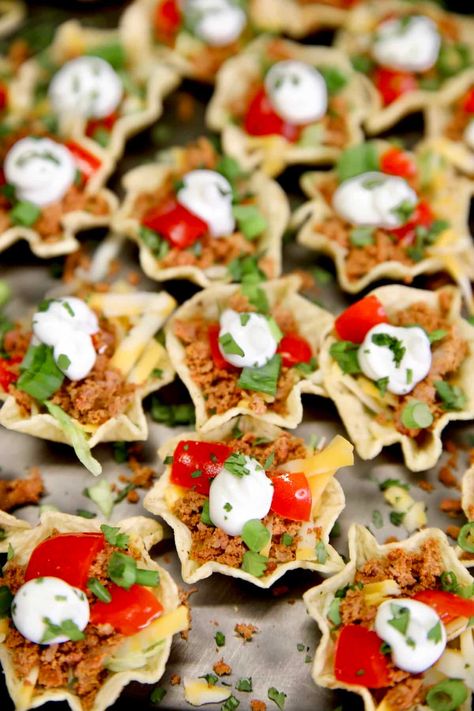 Taco Bites are a tasty appetizer made with ground venison or ground beef, lettuce, cheese, tomatoes and onions, served up in mini tortilla cups. Taco Bites Appetizers, Appetizers With Meat, Football Finger Foods, Leftover Taco Meat, Tortilla Cups, Taco Bites, Mini Taco, Mexican Chicken Casserole, Taco Cups