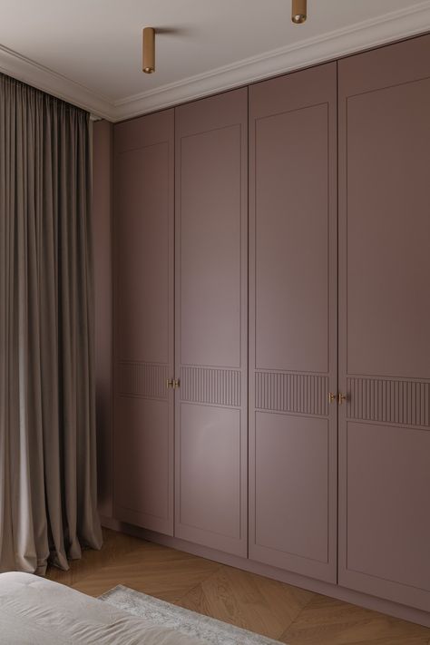 Cupboard Colors Bedroom, Door Murals Painted, Wardrobe Shutter Design, Bedroom Built In Wardrobe, Wardrobe Door Designs, Wardrobe Interior Design, Wardrobe Room, Door Murals, Wardrobe Design Bedroom