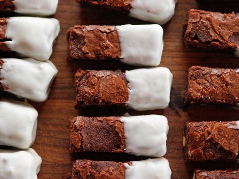 Get Black and White Brownies Recipe from Food Network Pioneer Woman Black And White Brownies, Black And White Brownies, Scratch Brownies, Classic Brownies, Ree Drummond Recipes, White Brownies, White Almond Bark, Christmas Sprinkles, Brownie Ingredients