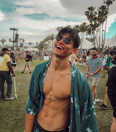 Dylan Jordan, Disney Instagram, 90's Fashion, Quotes Disney, Street Fashion Photography, Retro Designs, Instagram Girls, Music Fashion, Instagram Models