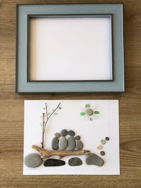 Diy Rock Pictures, Rock Art People, Sea Glass And Stone Pictures, How To Pebble Art, Diy Rock Art Pictures, Stone Pebble Art, Diy Pebble Art Tutorials, Pebble Art Family Tree, Rock Art Shadow Boxes