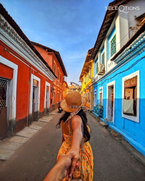 Fontainhas quater in Panjim Goa #aesthetic #travel #photography Goa Couple Pics, Photography In Goa, Photos Idea In Goa, Poses In Goa Beach, Panjim Goa Photography, Pics To Take In Goa, Aesthetic Pictures At Beach, Goa Shoot Ideas, Beach Pics Ideas Aesthetic