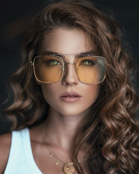 Eyewear Trends, Relaxed Hair, Cool Sunglasses, Photos Of Women, Hair Curlers, Doha, Sunglasses Branding, Model Photos, Beach Style