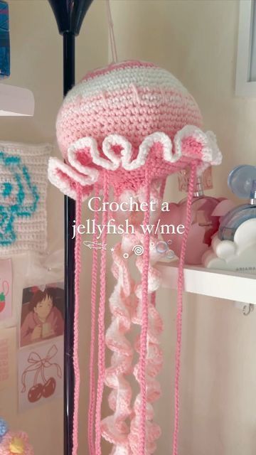 Crocheted Jellyfish, Easy Crochet Animals, Tanah Liat, Crochet Business, Crochet Design Pattern, Crochet Clothing And Accessories, Kawaii Crochet, Beginner Crochet Projects, Crochet Fashion Patterns