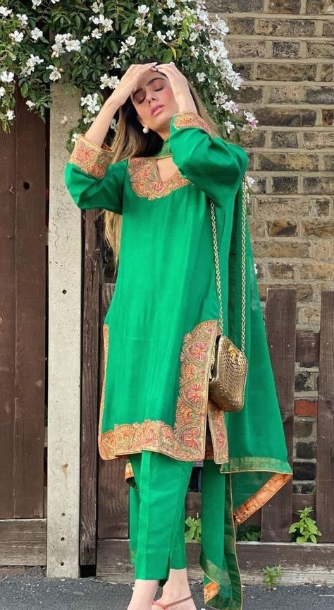 Cord Kurti Set, Phiran Outfit, Kashmiri Suits Design Outfit, Phulkari Suit Designs Fashion Styles, Kashmiri Tilla Suit Designs, Kashmiri Suits Salwar Kameez, Kashmiri Dress Designs, Kashmiri Embroidery Suits Design, Salwar Kamiz Design