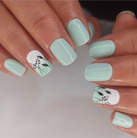 Manicure For Italy Trip, Summer Nails 2023 Gel Designs, Nail Art Spring Classy, Single Nail Design, Simple Floral Nails, Simple Gel Nails, Her Nails, Cute Gel Nails, Pretty Nail Art