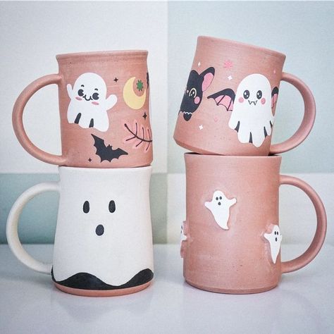 Cute Pottery Painting Ideas Halloween, Easy Painting Ideas Pottery, Bisqueware Painting Ideas, Underglaze Painting Ideas, Spooky Pottery Painting, Diy Ceramic Painting Ideas, Halloween Pottery Ideas Painted, Pottery Painting Ideas Halloween, Halloween Ceramics Pottery