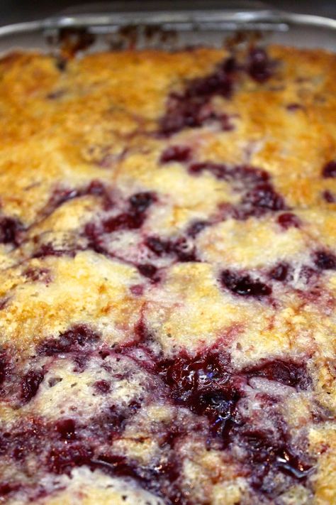 Cherry Cobbler Fresh Cherry Cobbler, Fresh Cherry Recipes, Cherry Cobbler Recipe, Wyse Guide, Lemon Cheesecake Bars, Best Banana Pudding, Custard Desserts, Fresh Cherry, Canned Cherries