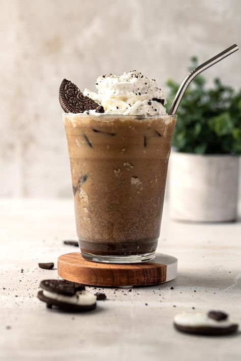 Oreo Iced Coffee - The Littlest Crumb Oreo Iced Coffee, Oreo Frappuccino, Decadent Breakfast, Coffee Calories, Yum Drinks, Oreo Milk, Salted Caramel Mocha, Mocha Cookies, Coffee Milkshake