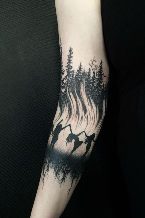 Forest Fire Tattoo, Gothic Tattoo Ideas, Wicca Tattoo, Dark Feminine Tattoos, Gotik Tattoo, Tato Paha, Nature Tattoo Ideas, Witchcraft Tattoos, Pagan Tattoo