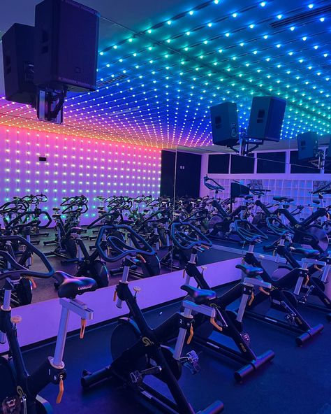 Cute Spin Class Outfits, Spin Class Vision Board, Spin Class Workout Aesthetic, Cycle Workout Aesthetic, Spinning Astethic, Lifetime Gym Aesthetic, Indoor Cycle Aesthetic, Spin Classes Aesthetic, Cycle Bar Aesthetic