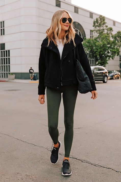 Fashion Jackson Wearing lululemon Align Leggings Dark Olive Black Sherpa Black APL Sneakers California Winter Outfits Casual, Black Sneakers Outfit, Workout Leggings Outfit, Apl Sneakers, Align Leggings, Lululemon Align Leggings, Athleisure Trend, Fashion Jackson, Legging Outfits