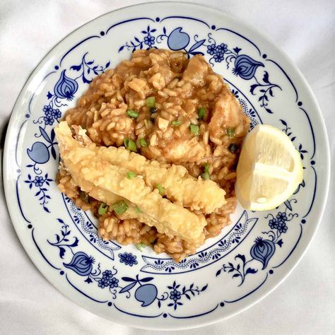 A plate of seafood risotto with fried Japanese tempura on top. Leftover Sushi Rice Recipes, Leftover Sushi Rice, Japanese Tempura, Asian Pantry, Fried Sushi, Japanese Appetizers, Sushi Rice Recipes, Italian Main Dishes, Pantry Meals