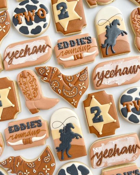 Western Themed Cookies Decorated, Rodeo Decorated Cookies, Cowboy Sugar Cookies, Western Cookies Decorated, Western Cookies, Cow Cookies, Happy Birthday Cookie, Horse Cookies, Cookie Icing Recipe