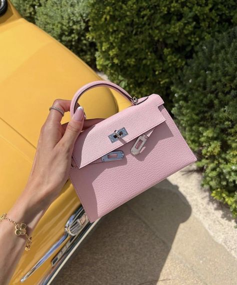 𓃭 on Twitter: "Hermès Kelly bag https://t.co/os3CSbC2aR" / Twitter My Style Bags, Hermes Kelly Bag, Black Outfits, Kelly Bag, Black Barbie, Baggy Pants, Leather Clutch Bags, Mini Handbags, Pink Mini