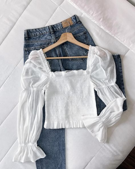 𝐏𝐨𝐬𝐭 𝐝𝐞 𝐕𝐢𝐞𝐫𝐧𝐞𝐬𝐢𝐭𝐨 💘 ⚡️Blusa Story On ❌VENDIDA❌ Nueva Talla S Hermosaaaa súper cute 🤍 ⚡️Crop Zara Talla M Stretch $5.50 ⚡️Mom Jean Bershka ❌VENDIDO❌ Seminuevo Talla 22 Cint. 66xm Cad. 95cm Arma precisooooo 😍✨ ⚡️Blusa Zara Seminueva Talla M Sus perlas le dan un toque muy elegante ✨ $15 ⚡️Mom Jean Stradivarius Seminuevo Talla 22 Cint. 64cm Cad. 96cm Arma divinoooo 😍 $20 #tiendaderopa #secondhand #segundamanoecuador #ecuador🇪🇨 #bershka #stradivarius #zara #story #moda #tendencia... Mom Jean, Mom Jeans, 50 %, Super Cute, Zara