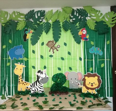 Jungle Stage Decorations, Jungle Board Ideas Classroom Themes, Jungle Theme Stage Decorations, Jungle Theme Decoration Ideas For School, Jungle Theme For Preschool, Diy Jungle Theme Decorations, Jungle Theme Decoration Ideas, Jungle Theme Party Ideas, Jungle Birthday Decorations