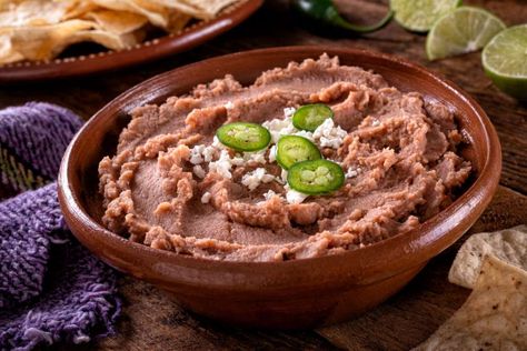 Traditional Guatemalan Food, Guatemalan Recipes, Refried Beans Recipe, Mexican Side Dishes, Frijoles Refritos, Pork Meat, High Fiber Foods, Fiber Foods, Pinto Beans