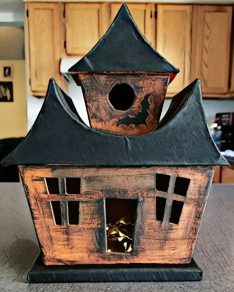 Wal-Mart cardboard haunted house I painted :) 💚💜 Cardboard Haunted House Diy Template, Diy Cardboard Haunted House, Haunted House Cardboard, Wood Haunted House, Cardboard Haunted House, Wooden Haunted House, Halloween Wars, Easy Haunted House, Haunted House Project