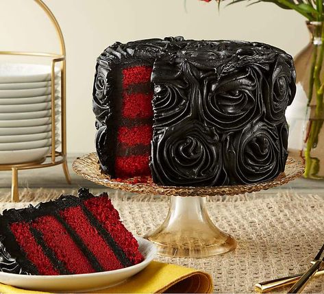 Black Rose Layer Cake Red Velvet Cake With Black Frosting, Black Red Velvet Cake, Black Rose Cake, Black Cake Aesthetic, Red Velvet Cake Design, Black And Red Cake, Key Lime Bundt Cake, Red Velvet Cake Decoration, Black Velvet Cake