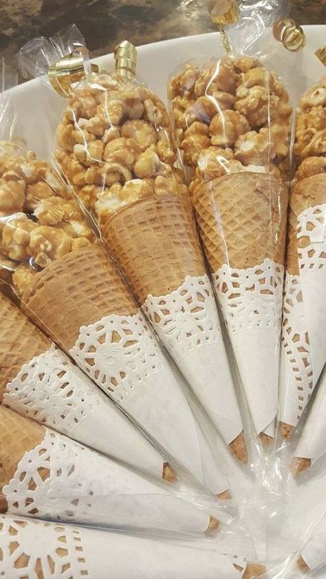 Dolly Party, Popcorn Ice Cream, Edible Party Favors, Candy Videos, Sweet Cones, Ice Cream Cones, Paper Lace, Caramel Popcorn, בר מצווה