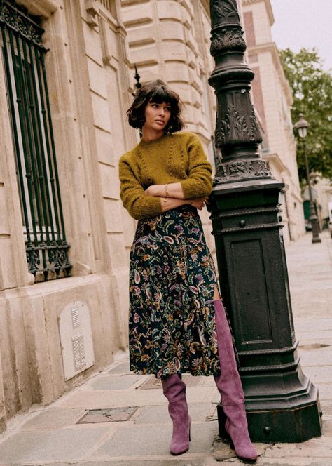 Sezane Skirt Outfit, Italian Autumn Outfits, Sezane Winter, Stylish Women Over 50, Sezane Style, Boots With Skirt, Sezane Outfit, Skirts And Boots, Dress Design Ideas