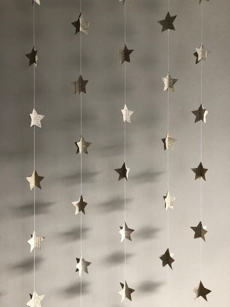 DIY Paper Stars Mobile: A Creative and Easy Craft Project Book Page Star Garland, Star Room Decor, Star Hanging Decorations, Paper Star Garland, Website Bio, Stars Decor, Wall Decor Party, 3d Stars, Paper Wall Decor