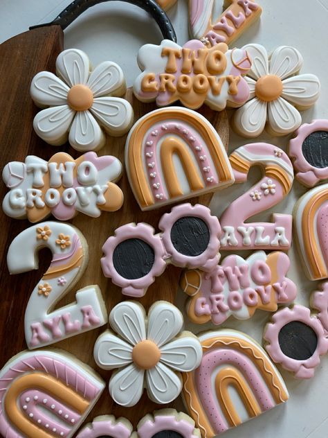 2 Groovy Party, Second Bday Theme, Two Groovy Birthday Party Desserts, Disco 2nd Birthday, Two Groovy Birthday Cake Ideas, Two Groovy Birthday Food Ideas, Two Grove Birthday Party, Two Groovy Snacks, Groovy 1st Birthday Cake