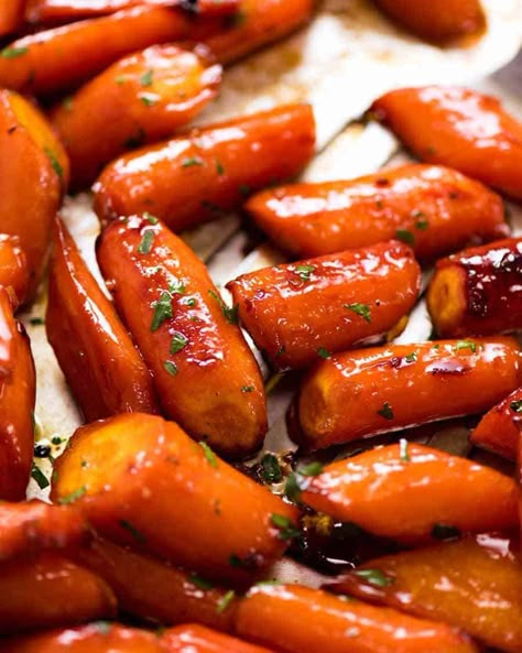 Sugar Carrots Recipe, Brown Sugar Carrots, Brown Sugar Glazed Carrots, Sugar Carrots, Glazed Carrots Recipe, Honey Glazed Carrots, Carrots Recipe, Recipetin Eats, Recipe Tin