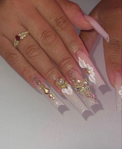 Quinceanera Nails, New Years Nail Designs, Acrylic Nails Coffin Pink, Nails For Women, Long Square Acrylic Nails, Bling Acrylic Nails, Gem Nails, Pink Acrylic Nails, Stick On Nails