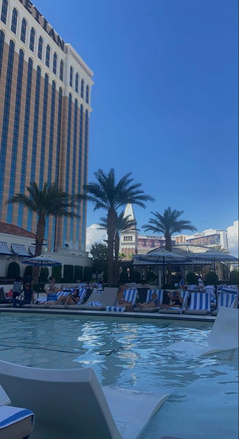 #lasvegas #vegas #thevenetian #venetian #pool #vacationvibes Las Vegas Pool, Vegas Pool, Vegas Pools, Venetian Las Vegas, Las Vegas Strip, Summer Recipes, Luxury Hotel, Summer Vacation, Nevada