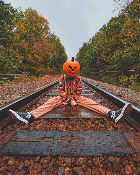 Halloween Railroad Photoshoot, Cool Fall Photoshoot, Ghost Fall Photoshoot, Cute Pumpkin Head Photoshoot, Spooky Pumpkin Head Photoshoot, Pumpkin Head Pictures Friends, Pumpkin Face Photoshoot, Punkin Head Pictures, Pumpkin Head Photoshoot One Person