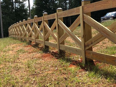 Front Yard Farm Fence, Wood Fence Entrance Driveway, Farm Wood Fence, Wood Farm Fence, Wood Fence With Gate, Driveway Fence Ideas Entrance, Farm Fences And Gates, Ranch Fence Ideas, Farm Style Fence