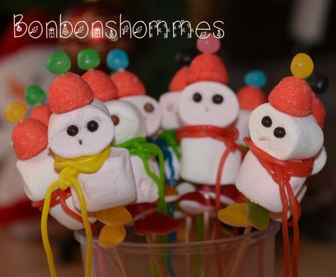 Brochettes de bonbons – Xmas version – Dessine-moi un nuage Free To Use Images, Birthday Crafts, Christmas Crafts Decorations, Christmas Treats, Marshmallows, 1 Million, Free Image, Kids Christmas, Cooking And Baking