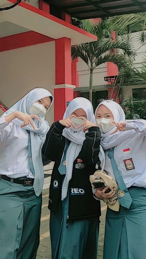 foto seragam sekolah Senior High School Uniform, High School Uniform, Senior High School, Modest Fits, Soul Sisters, High School Seniors, High School, Cute Outfits, Outfit Accessories