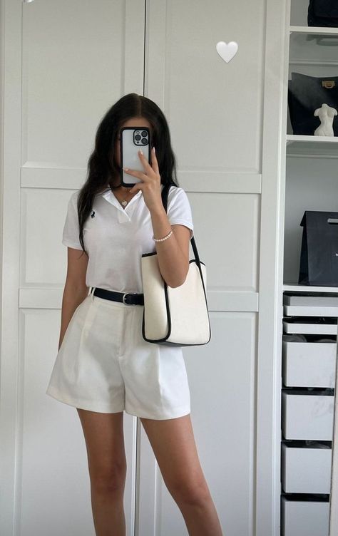 #fashion trend A Line Shorts Outfit, Old Money Outfits Pants, Cute Polo Shirt Outfits, Kdrama Fashion Outfits, Vietnam Fits, White Shorts Outfit, Sommer Strand Outfit, Chique Outfit, Mode Hijabi