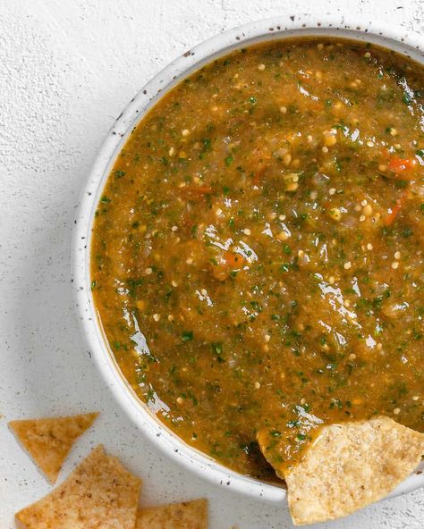 This Stovetop Tomatillo Salsa is ready in just 20 minutes and will bring out the best of your favorite burritos, wraps, tacos, and more! It's great as a dip as well and will be a great addition to any gathering! #plantbasedonabudget #tomatillo #salsa Avocado Tomatillo Salsa, Green Salsa Recipe, Tomatillo Recipes, Green Chili Salsa, Green Tomato Salsa, Roasted Tomatillo Salsa, Mexican Salsa Recipes, Easy Salsa Recipe, Plant Based Recipes Dinner