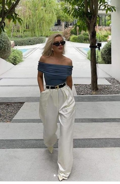 Milan Outfits, Off The Shoulder Top Outfit, Shoulder Tops Outfit, Soft Feminine Outfits, Dinner Outfit Casual, Classy Business Outfits, White Pants Outfit, Latina Outfits, Wide Leg Pants Outfits