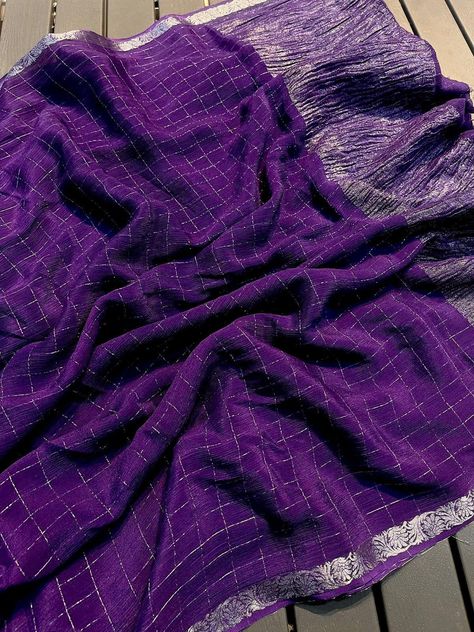 Banarsi Silk Saree, Bollywood Designer Sarees, Pure Chiffon Sarees, Blouse Designs High Neck, Saree Bollywood, Chiffon Sarees, Blouse Elegant, Purple Saree, Quotes Telugu