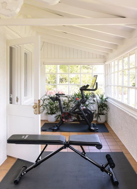 15 Fabulous Home Gym Ideas From Our Favorite AD-Featured Homes | Architectural Digest Home Gym Sunroom, Home Gyms Ideas, Sunroom Gym, Tiny Home Gym, Simple Home Gym, Dream Estate, Hamptons Farmhouse, Sunroom Remodel, Arts And Crafts Home